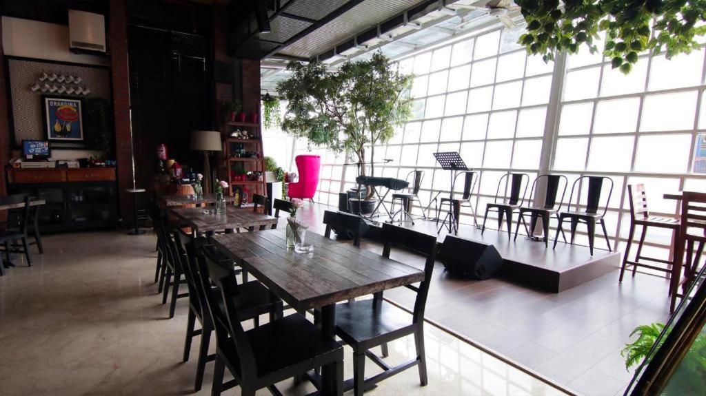 The Arista Hotel Palembang Kültér fotó